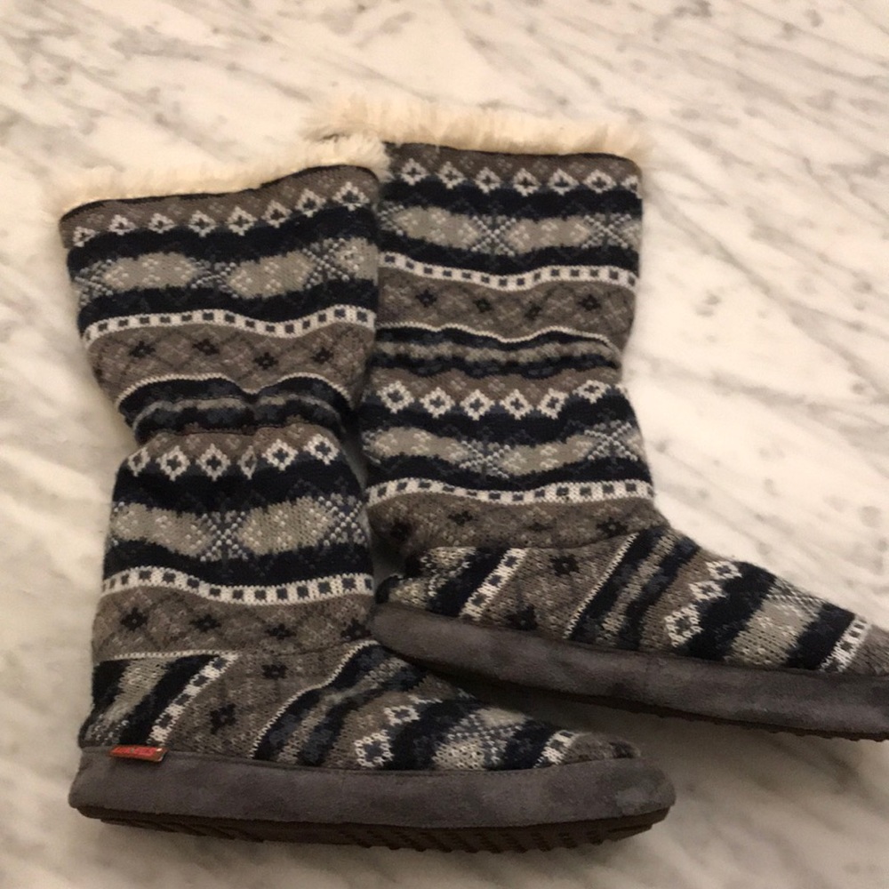 Comfy booties/slippers!!  BNWT